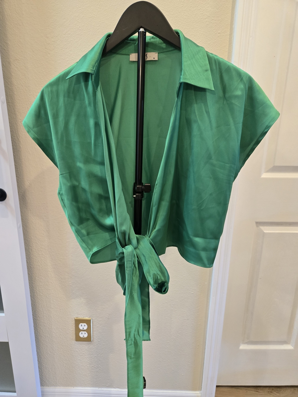 Green Tie-Front Short Sleeve Blouse